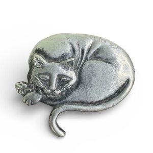 Metzke Pewter Napping Cat Brooch Figural Pin 1989 Collectible